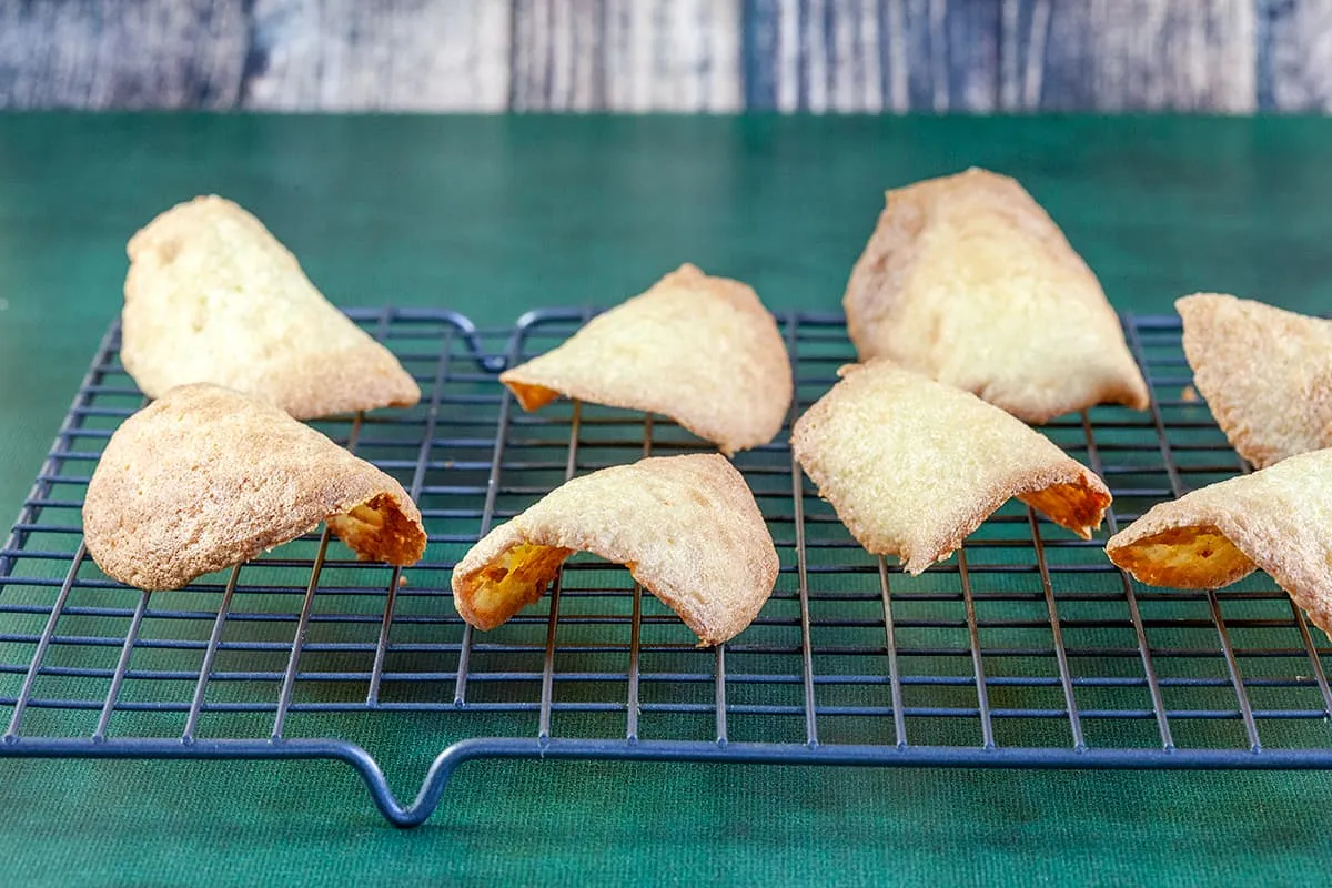 Tuile koekjes - krokante koekjes in de vorm van dakpannen