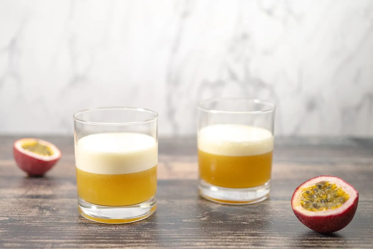 Passievrucht sour is een whiskey sour met een twist