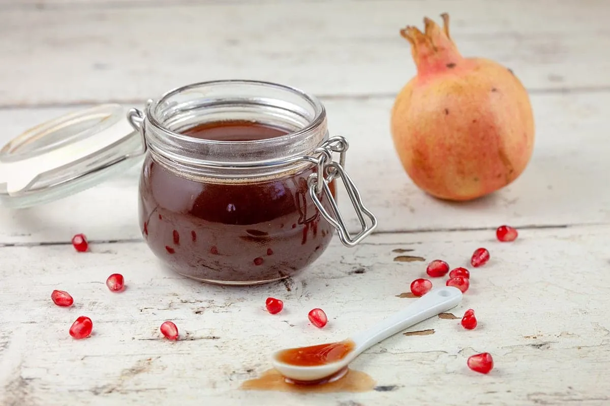 Granaatappelmelasse maak je met maar 3 ingrediënten!