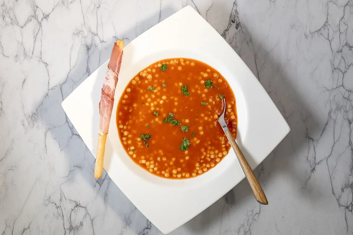 Tomatensoep met pasta - makkelijke Italiaanse soep