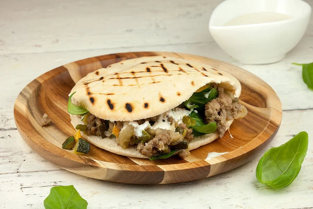 Pitabroodjes met gehakt en aubergine