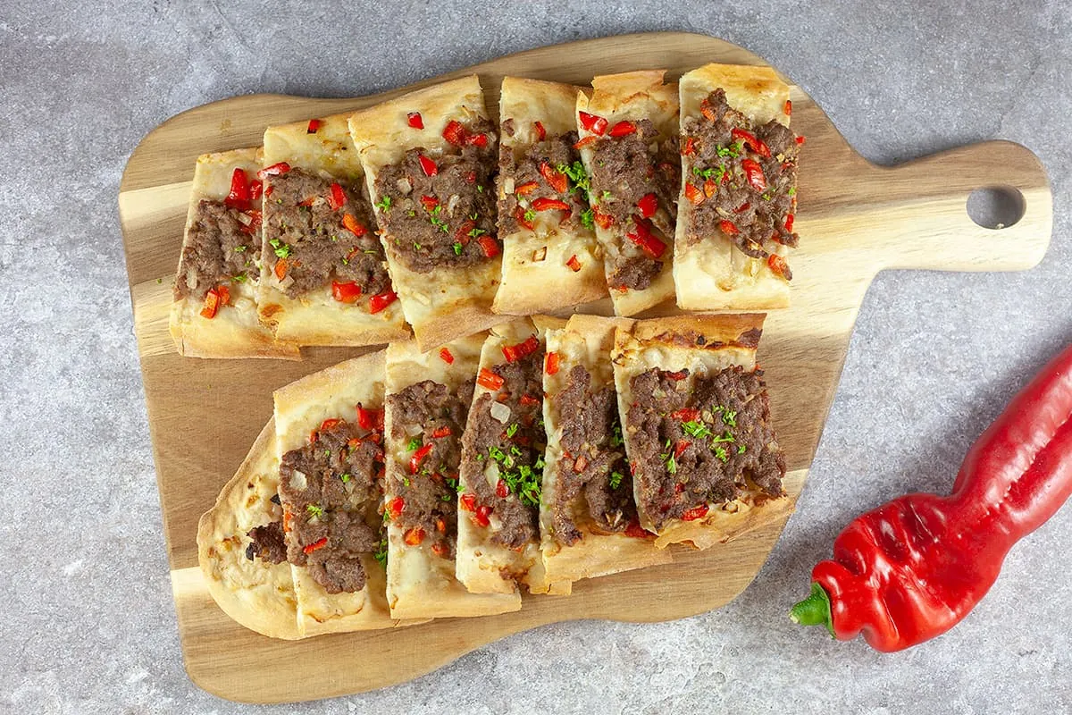 Etli ekmek (Turks platbrood met gehakt)
