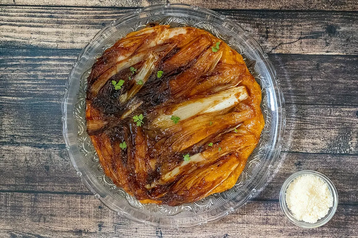 Witlof tarte tatin - een omgekeerde hartige taart met witlof en kaas