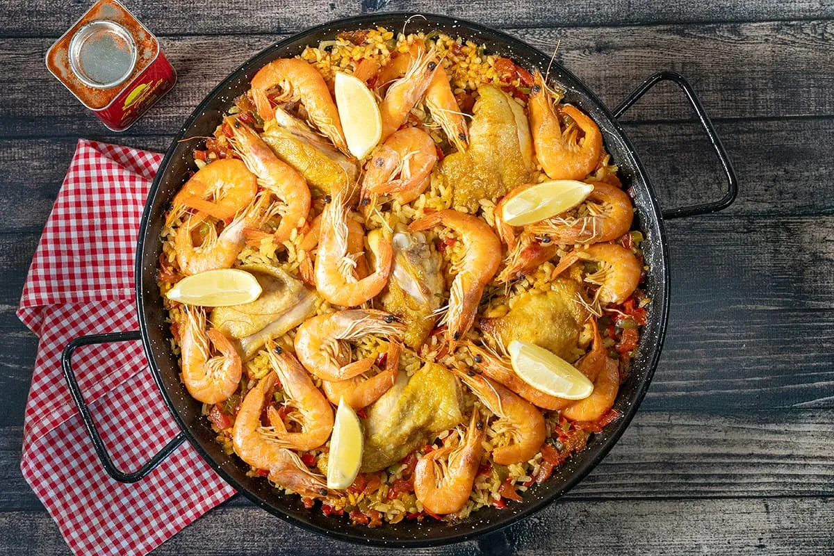 Paella mixta - met een mix van kip en garnalen
