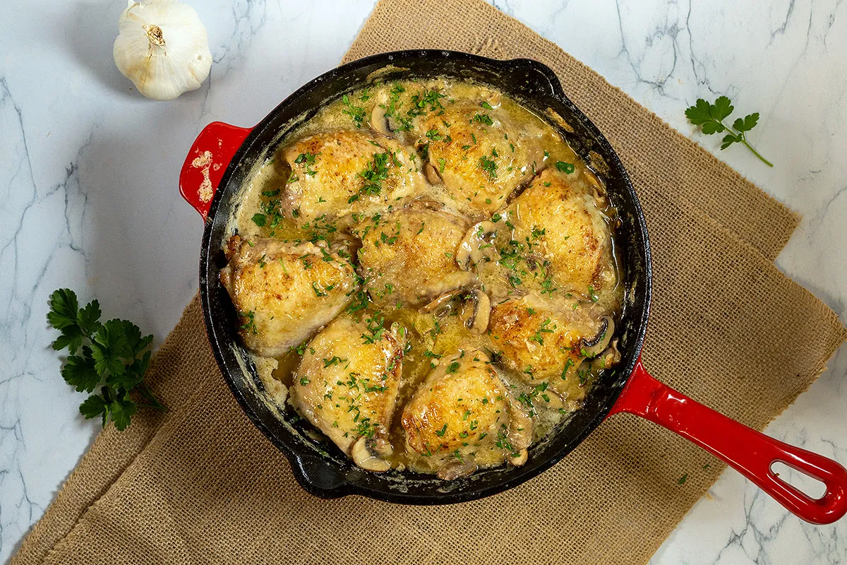 Kippendijen met champignonroomsaus