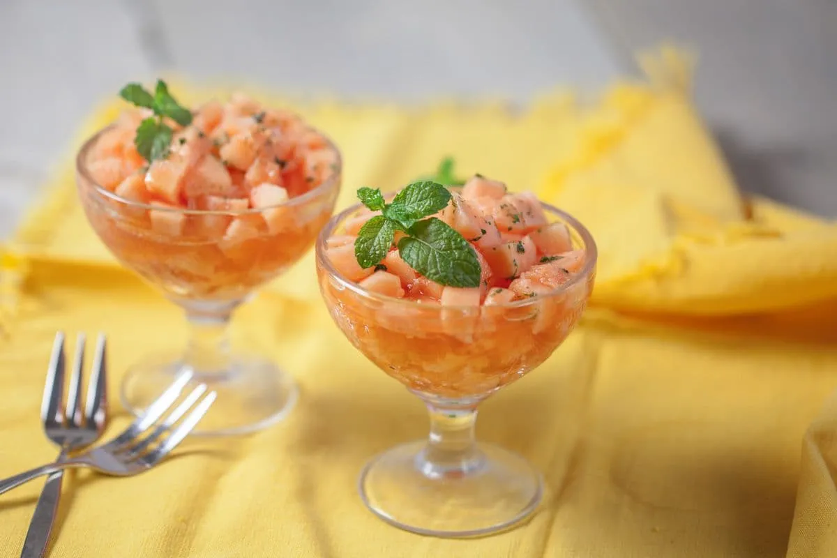 Cantaloupe met limoen, munt en honing