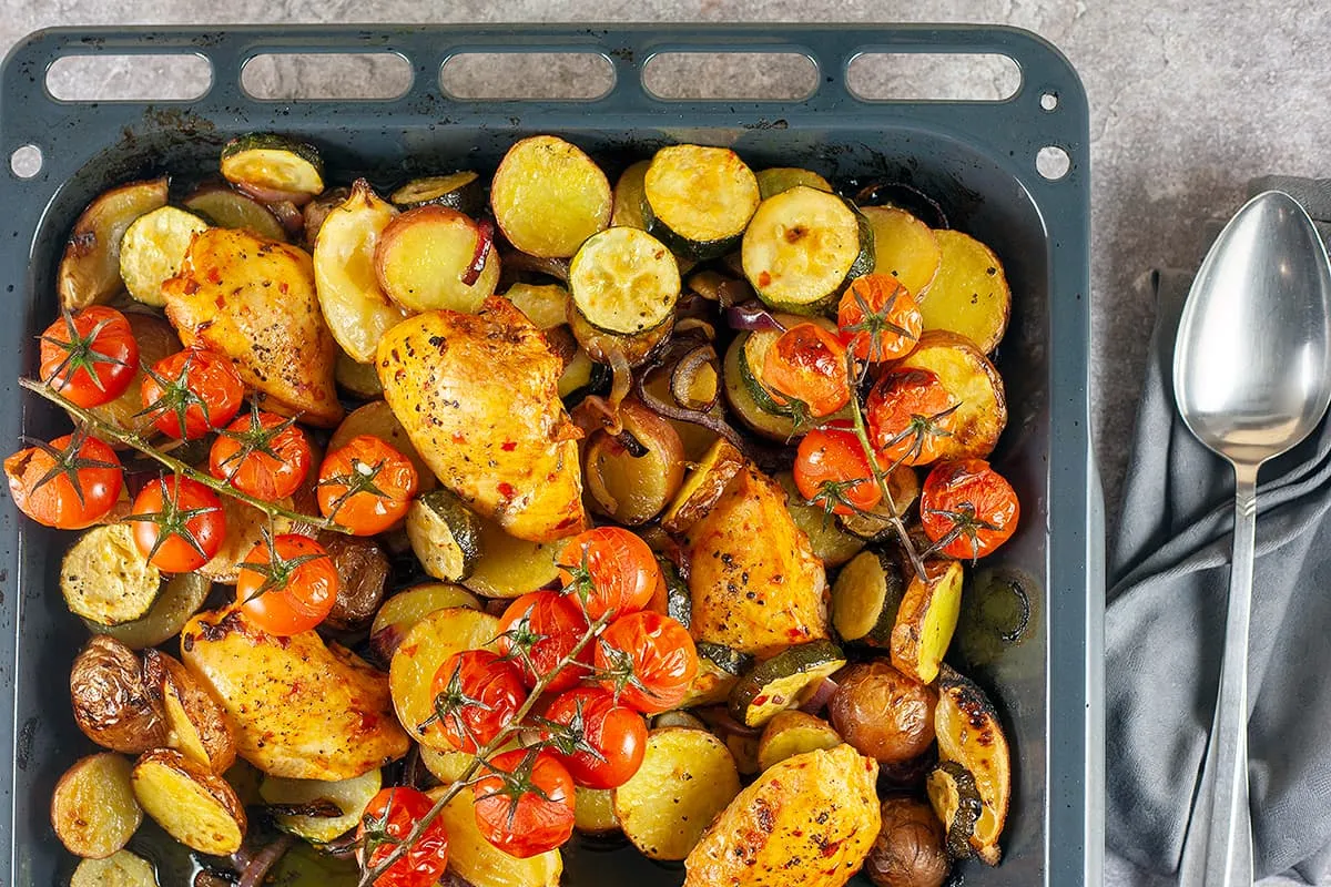 Traybake met kip en courgette