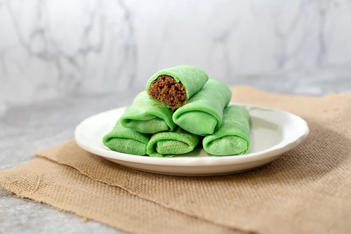 Dadar gulung - met kokos gevulde pandan flensjes