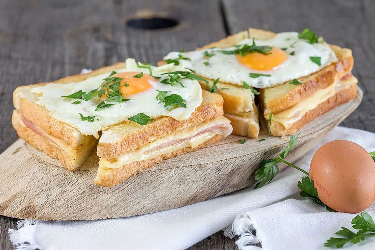 Croque madame - tosti met een ei erop