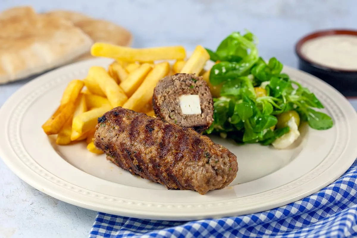 Griekse bifteki met feta zijn sappig én klaar in maar 30 minuten