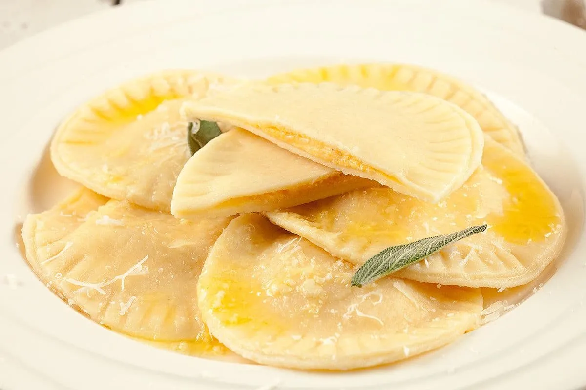 Pompoenravioli met salieboter