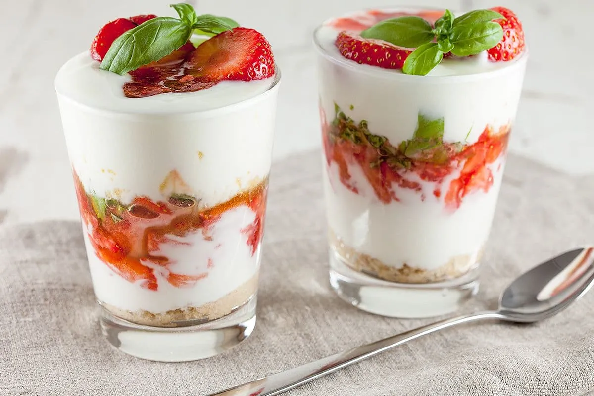 Aardbeien yoghurt toetje