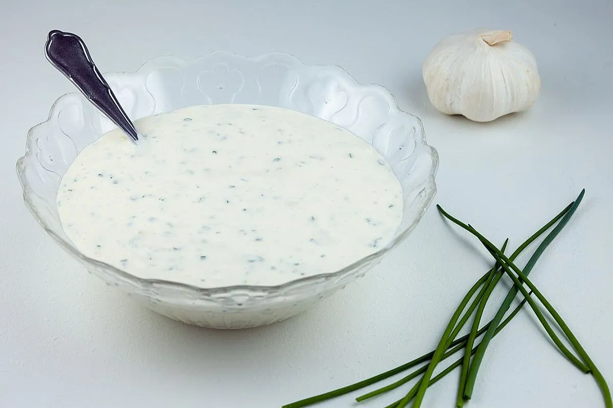 Knoflooksaus zelfgemaakt het lekkerst - romig en vol van smaak