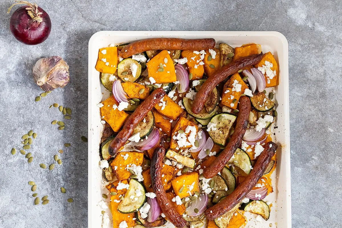 Traybake met pompoen en merguez worstjes
