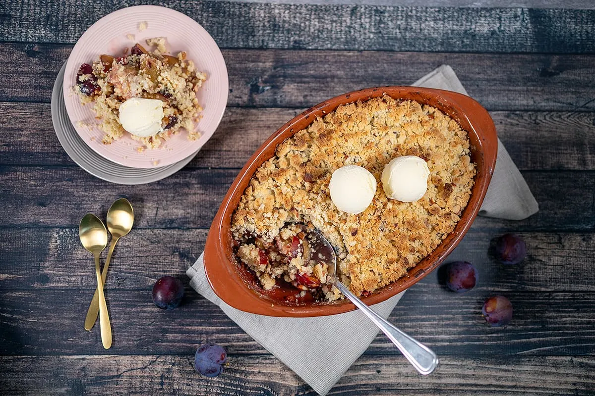 Pruimen crumble - makkelijk toetje met amandelen