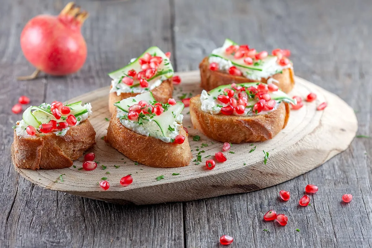Bruschetta met mascarpone en granaatappel