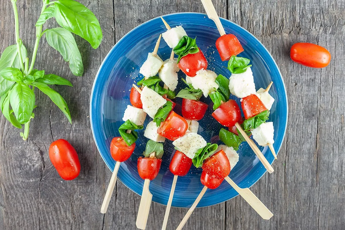 Caprese spiesjes - maar 3 ingrediënten nodig!