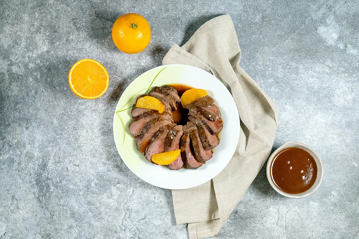 Eendenborst met sinaasappelsaus - een smaakvolle en feestelijke saus