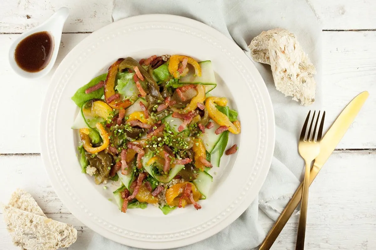 Salade met bulgur en geroosterde paprika's