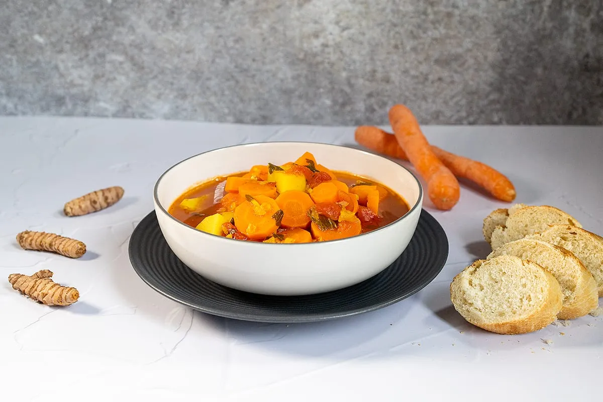 Wortelsoep met aardappel en gember