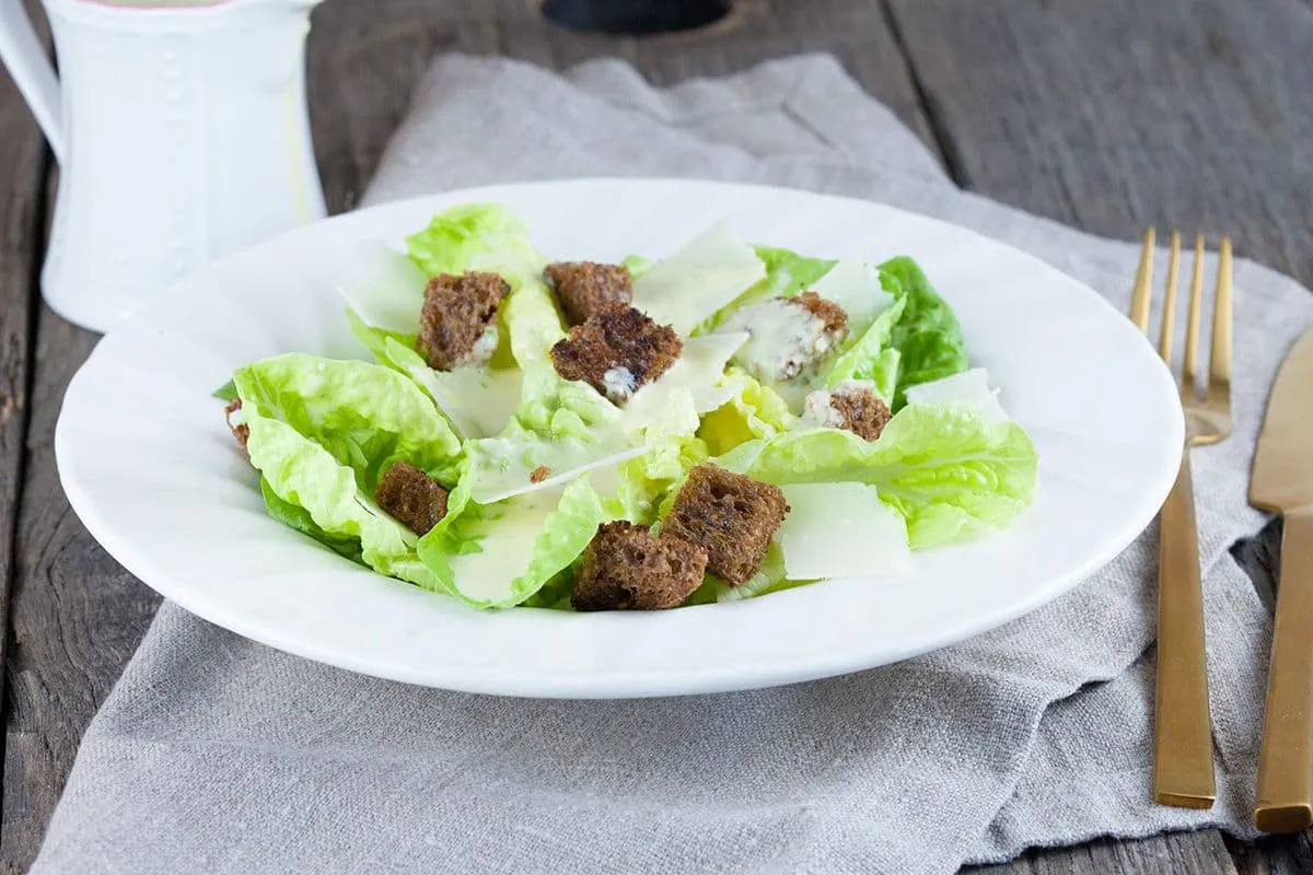 Klassieke caesar salade