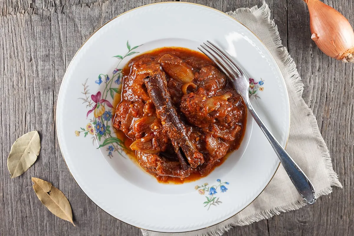 Griekse Stifado - stoofschotel van rundvlees