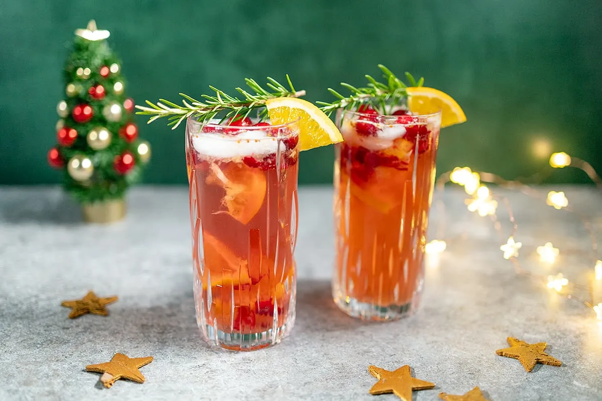 Under the mistletoe cocktail met cranberry en sinaasappel