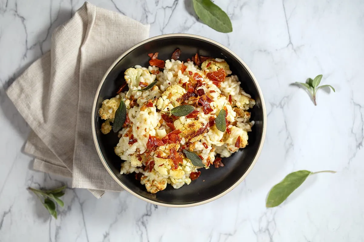 Bloemkoolrisotto met salie en ham - ontzettend romige en smaakvolle risotto