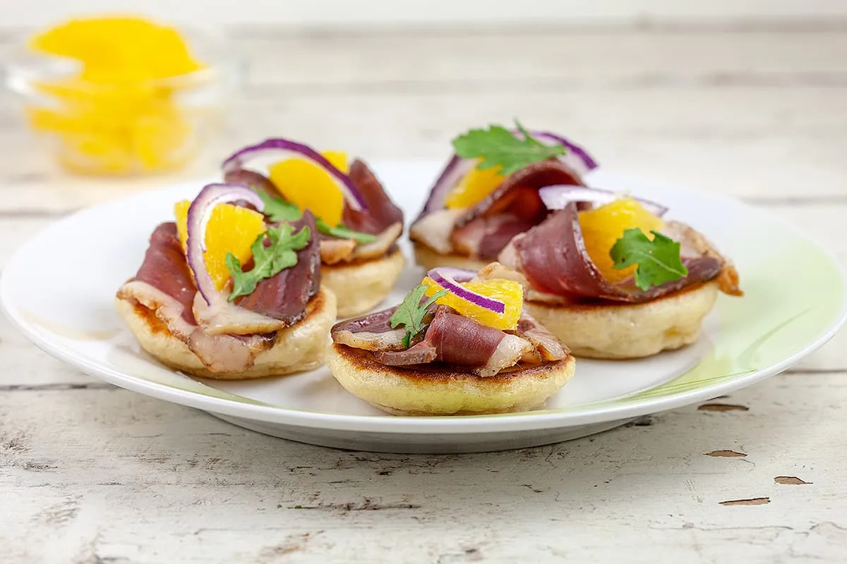 Blini's met eend - leuke kleine hapjes met sinaasappel