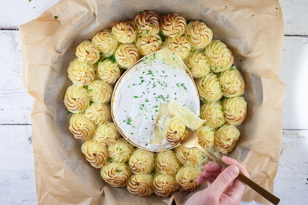 Ovengebakken camembert met pommes duchesse