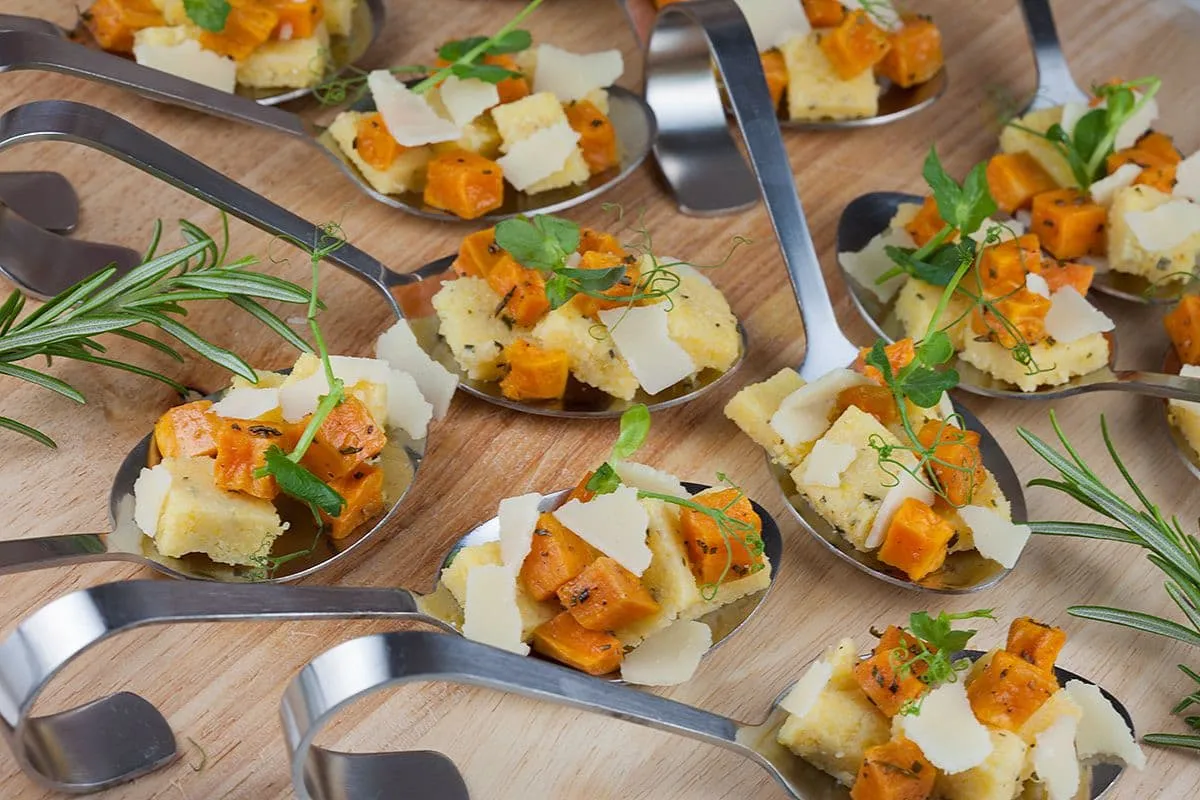 Amuse van polenta en zoete aardappel