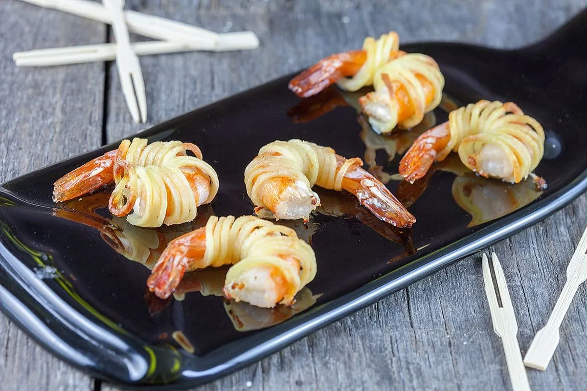 Scampi in gespiraliseerde aardappel