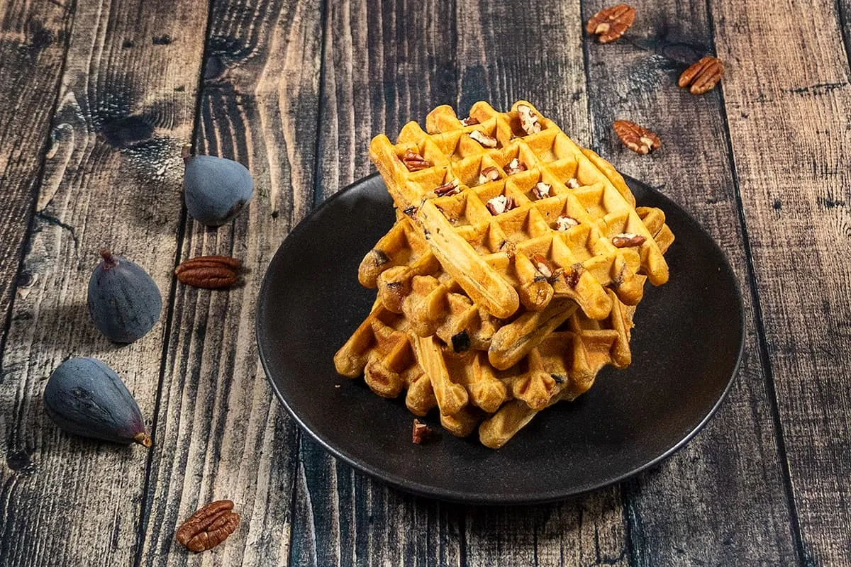Zoete aardappel wafels met vijgen