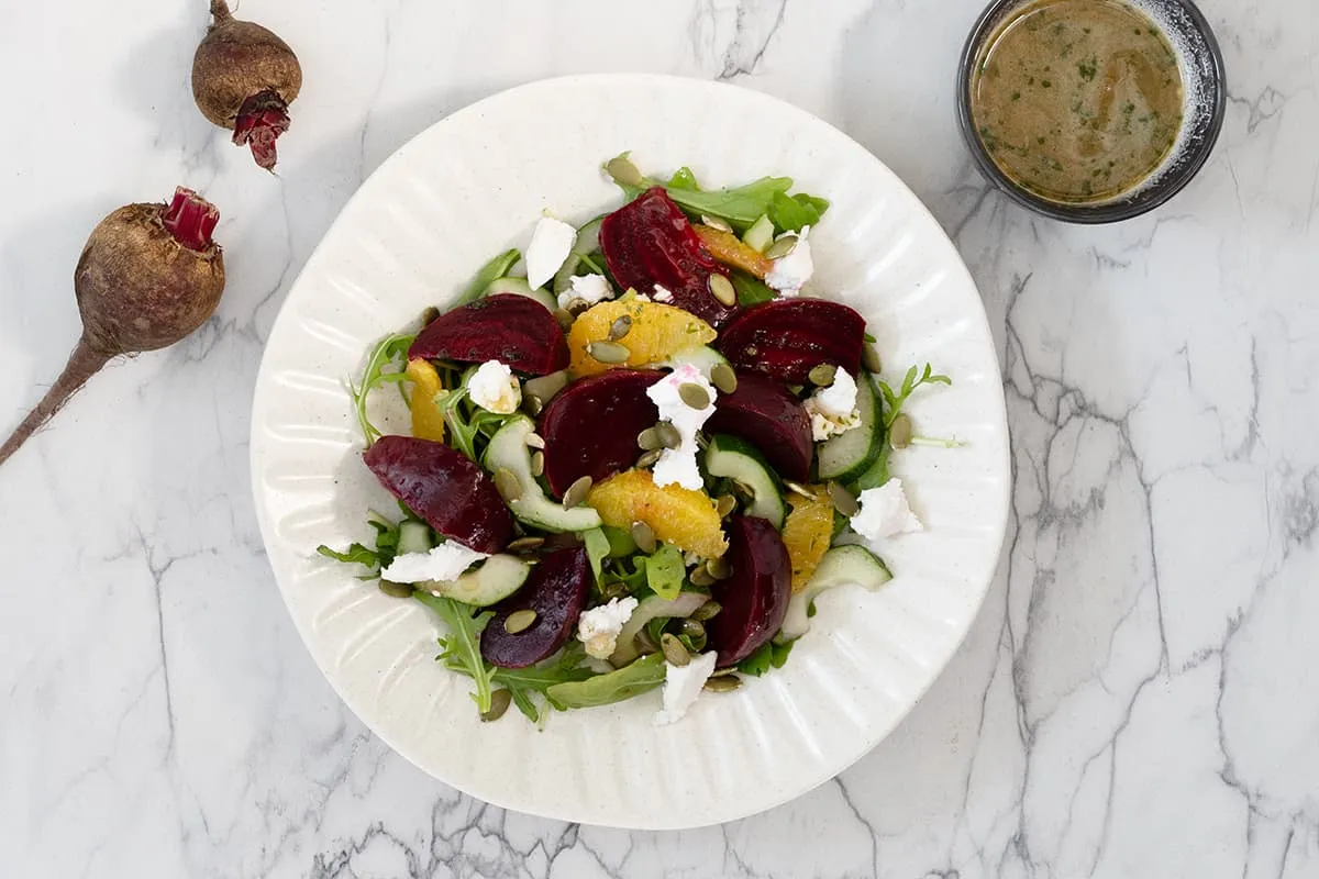 Rode bieten salade met geitenkaas en sinaasappel