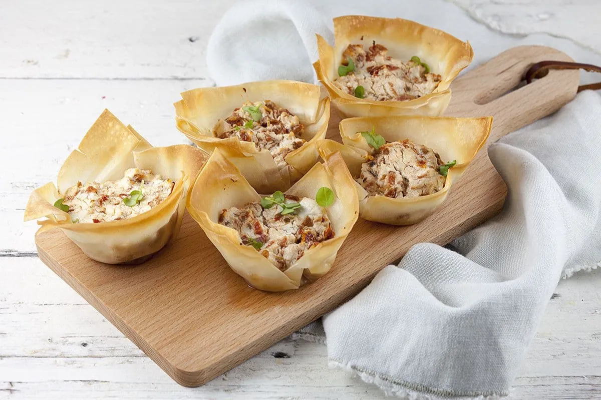 Filodeegbakjes met geitenkaas en spek
