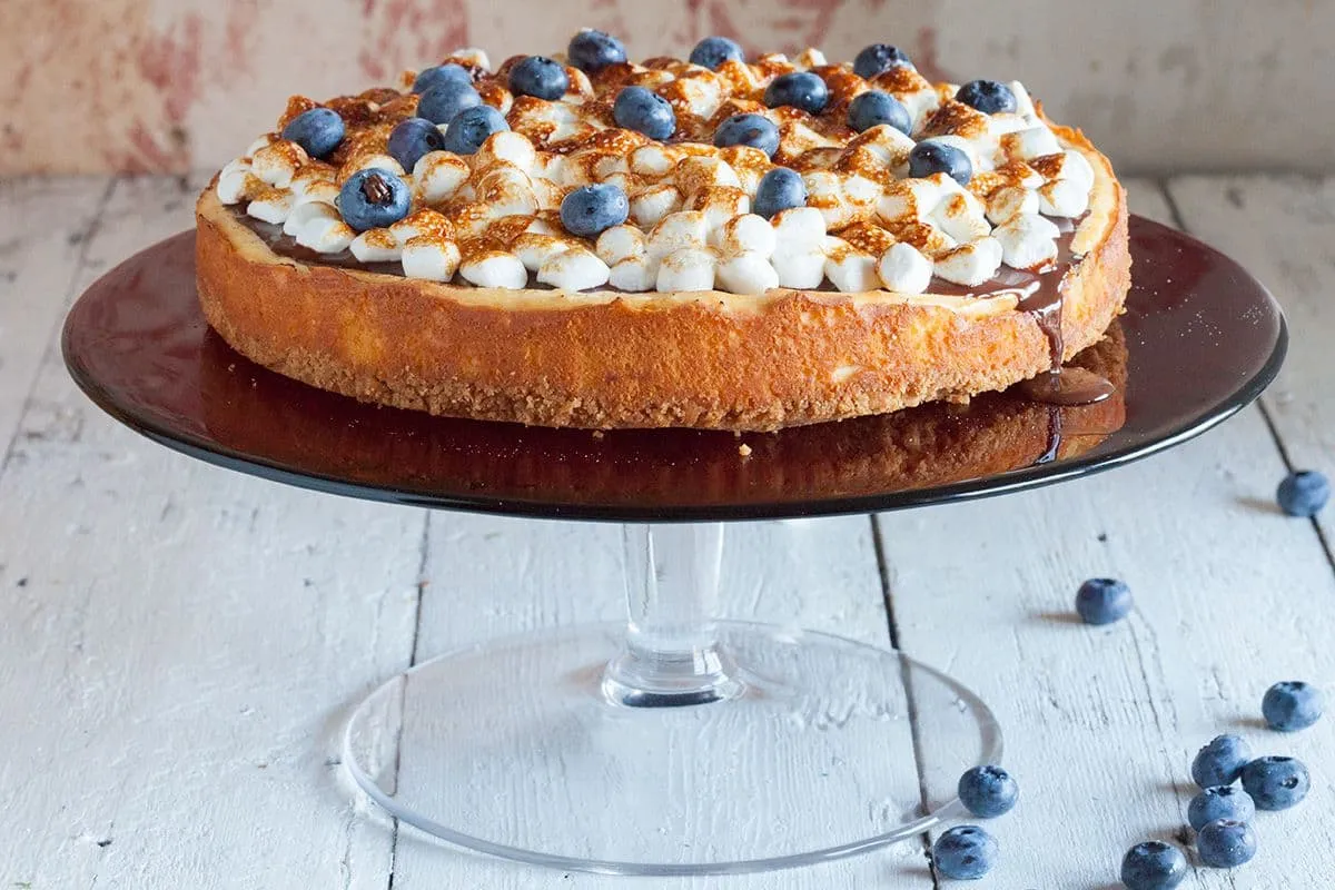 Cheesecake met chocolade en marshmallows