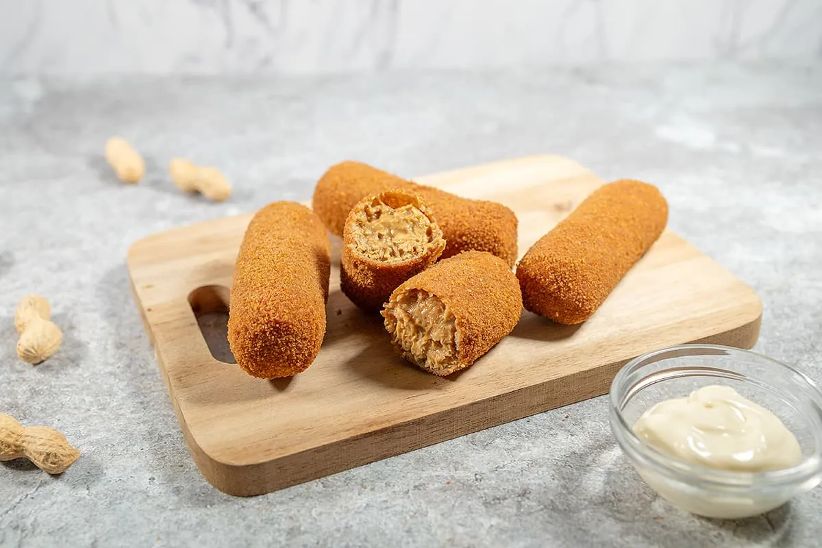 Zelf satékroketten maken - kipkroketten met satésaus