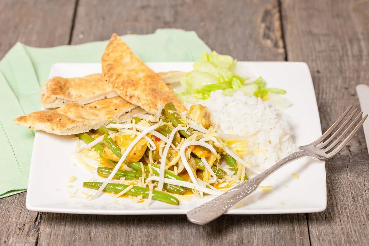 Zoetzure kip met naanbrood