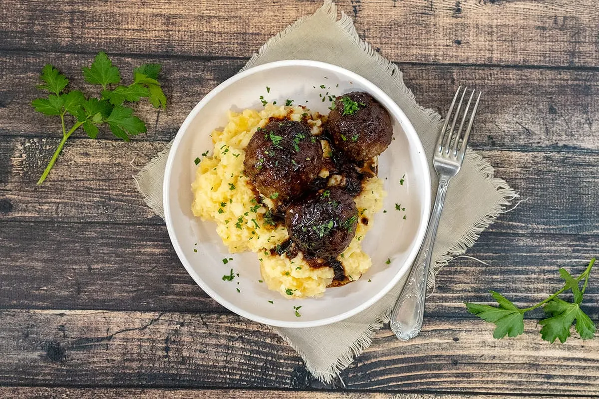 Koolraappuree met gehaktballen