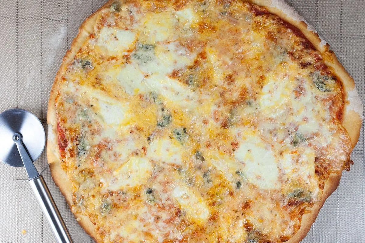 Quattro formaggi pizza