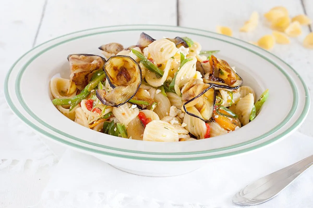Orecchiette pasta salade met snijbonen en bosui