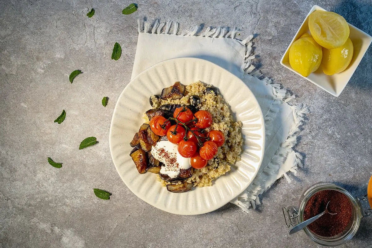 Bulgur met aubergine en ingelegde citroen
