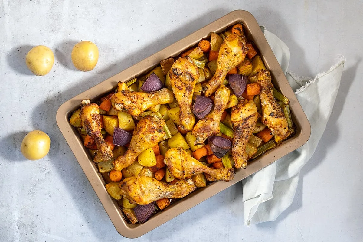 Traybake met kipdrumsticks - makkelijke maaltijd