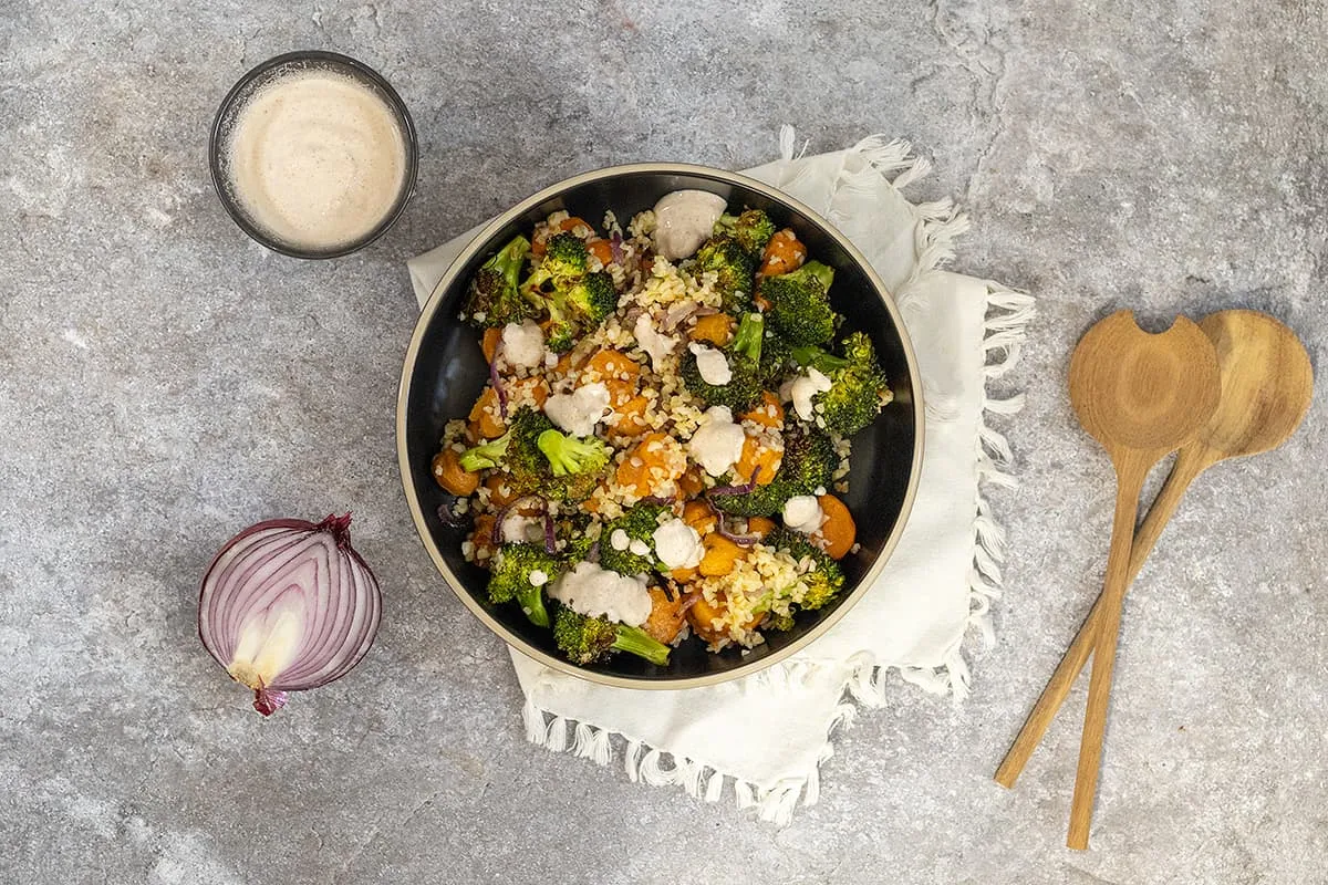 Bulgursalade met broccoli en kruidige yoghurt