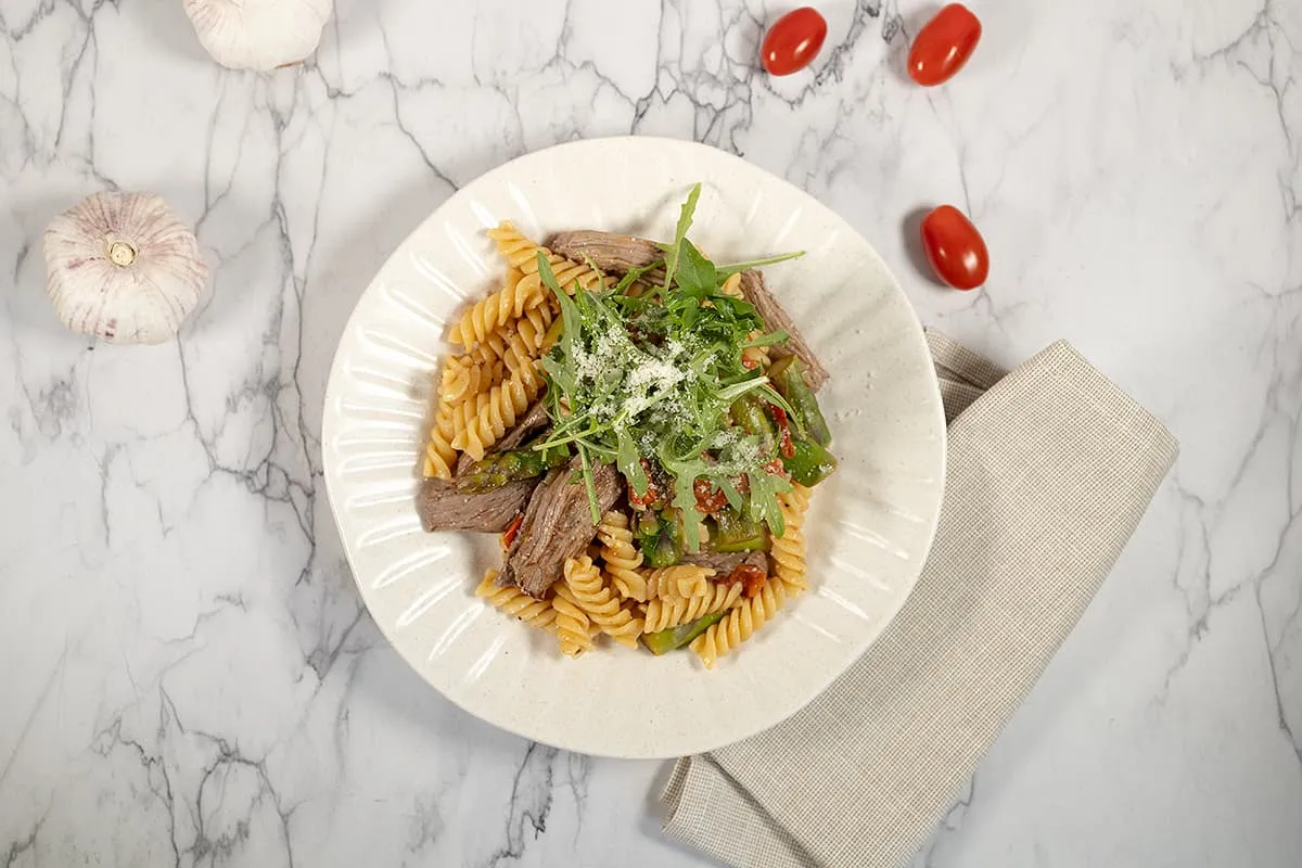 Pasta met biefstuk en groene asperges - makkelijke lente pasta