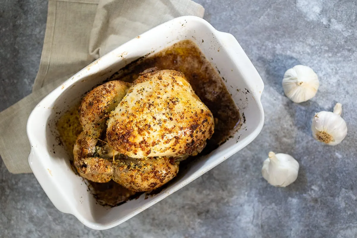 Hele kip uit de oven met knoflookboter