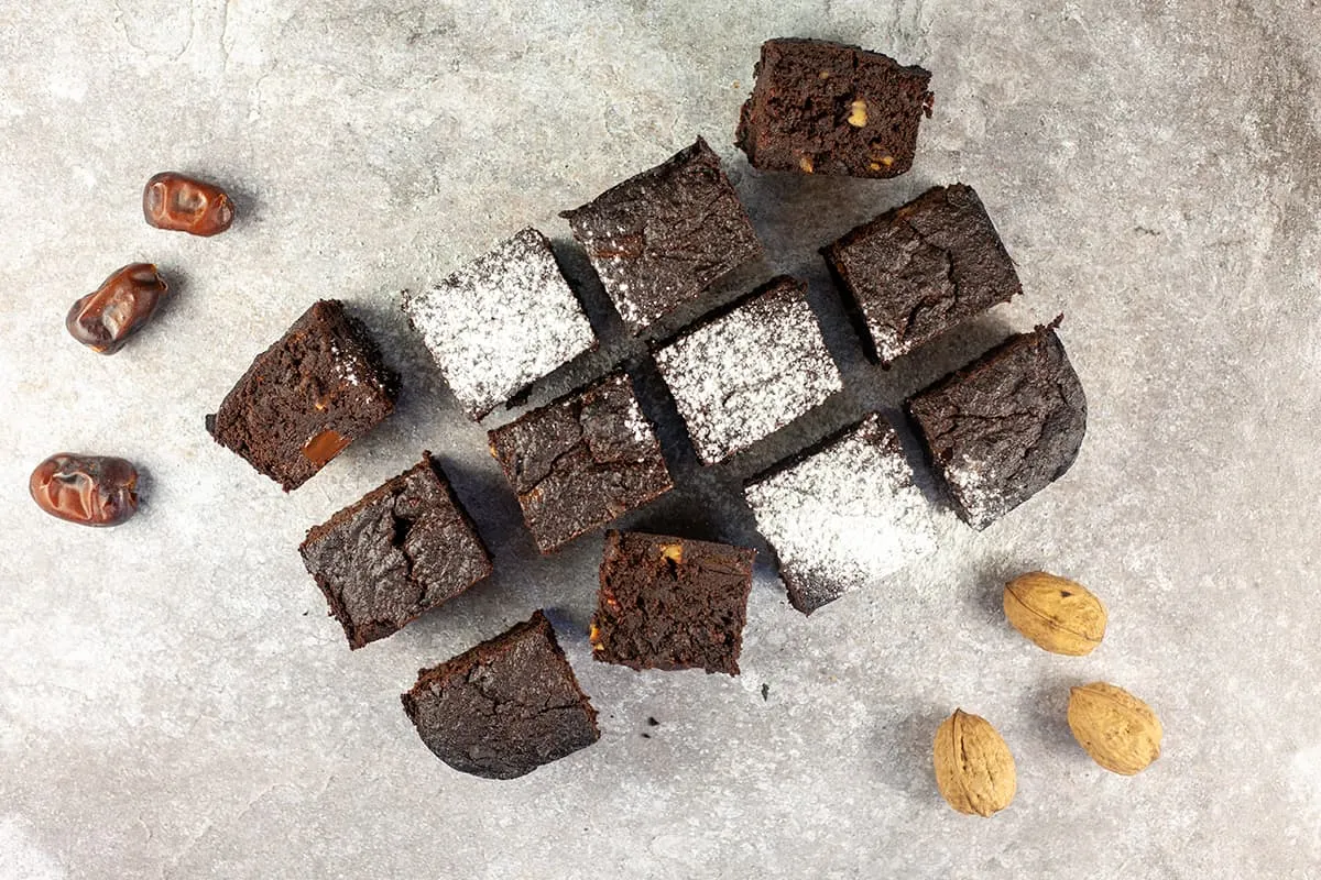 Brownies met walnoten en dadels