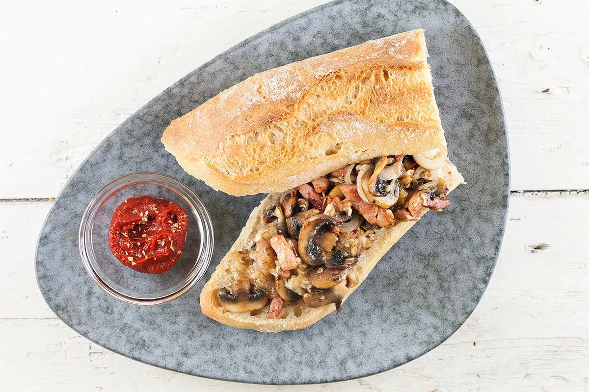 Pizza baguette (pizza op een stokbroodje)