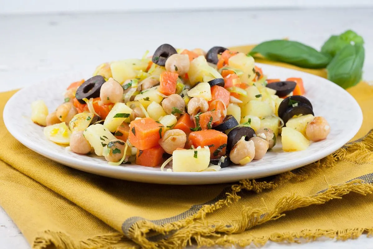 Eenpansgerecht met kikkererwten en groenten (vegan)