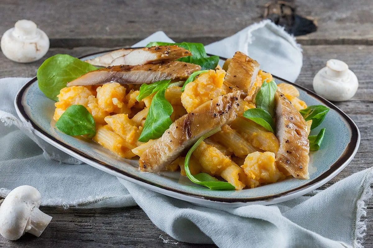 Pasta met makreel en zoete aardappel